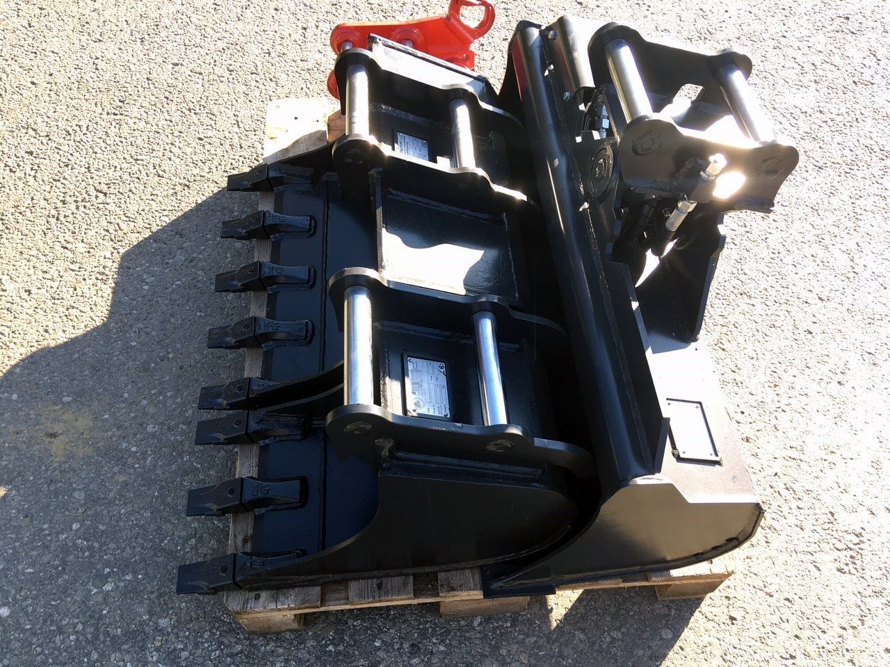 Geel-Martin Package of buckets - Godet pour Mini pelle: photos 2 Geel-Martin Package of buckets - Godet pour Mini pelle: photos 2