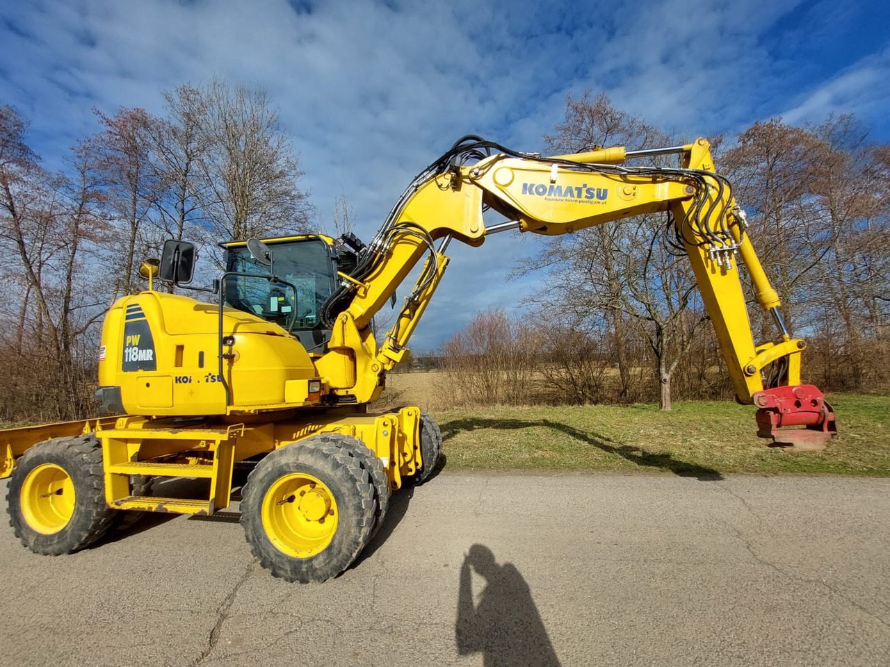KOMATSU PW 118 MR-8 - Pelle sur pneus: photos 1 KOMATSU PW 118 MR-8 - Pelle sur pneus: photos 1