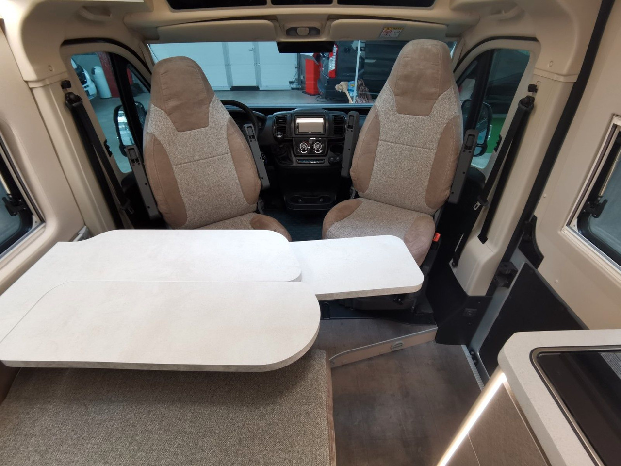 Fourgon aménagé Karmann DAVIS 590 LIFESTYLE / 140PS / SKY-ROOF & ALU: photos 12