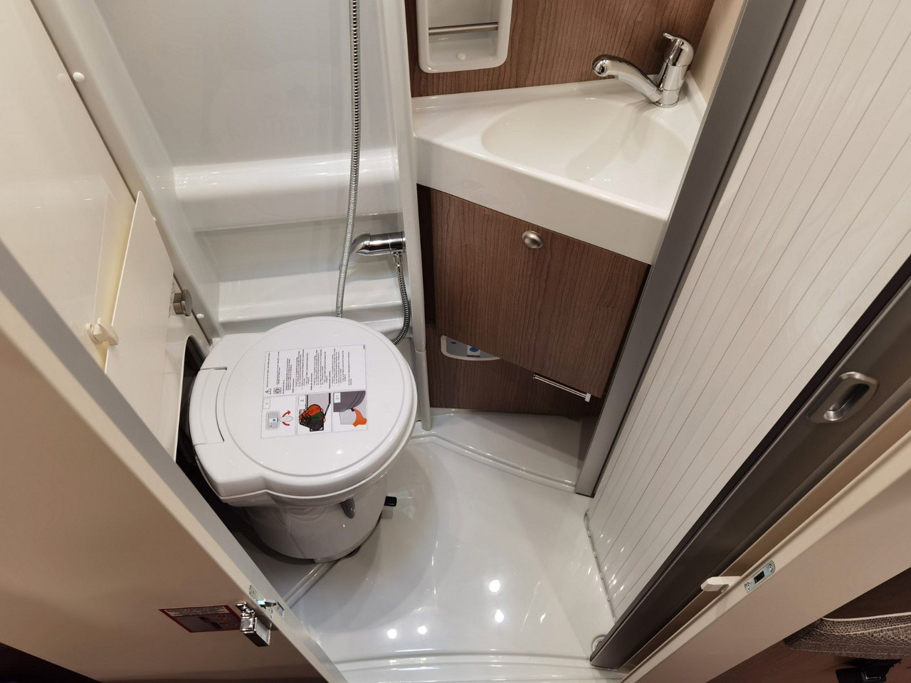 Fourgon aménagé Malibu VAN COMFORT GT- 640 LE / NAVIGATION & KEYLESS: photos 18 Fourgon aménagé Malibu VAN COMFORT GT- 640 LE / NAVIGATION & KEYLESS: photos 18