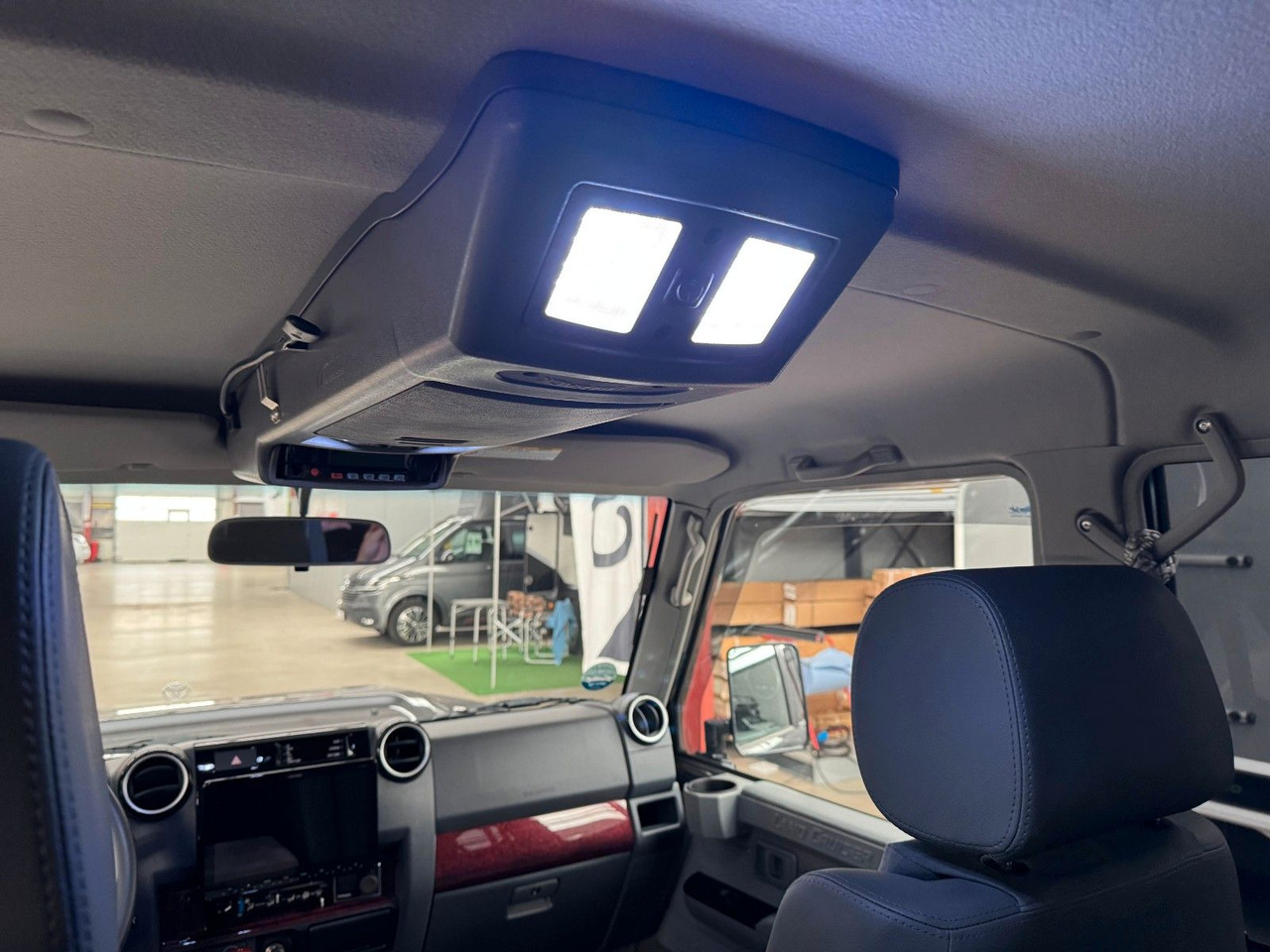 SUV Toyota GRJ 79 DC - VX LIMITED / VIELE EXTRAS: photos 18