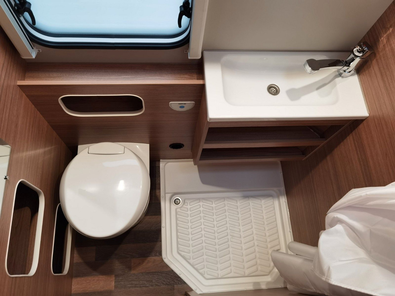 Camping-car capucine Weinsberg CARAHOME 650 DG / 140 PS /  TOP - AUSSTATTUNG: photos 24 Camping-car capucine Weinsberg CARAHOME 650 DG / 140 PS /  TOP - AUSSTATTUNG: photos 24