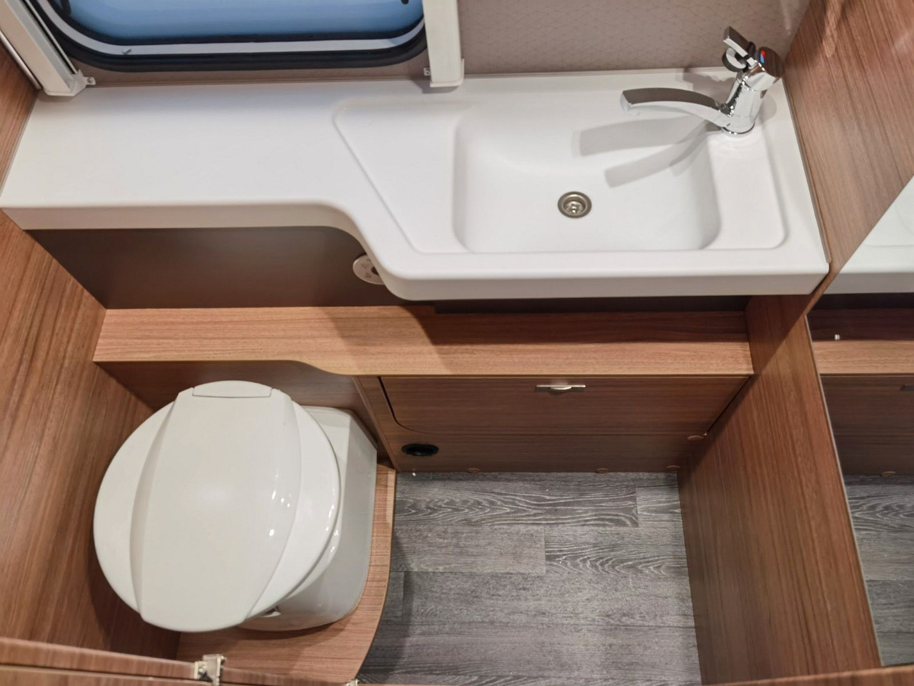 Camping-car profilé Weinsberg CARASUITE 700 MEG /155PS /EINZELBETTEN & HUBBETT: photos 20 Camping-car profilé Weinsberg CARASUITE 700 MEG /155PS /EINZELBETTEN & HUBBETT: photos 20