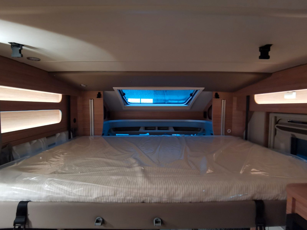 Camping-car profilé Weinsberg CARASUITE 700 MEG /155PS /EINZELBETTEN & HUBBETT: photos 19 Camping-car profilé Weinsberg CARASUITE 700 MEG /155PS /EINZELBETTEN & HUBBETT: photos 19