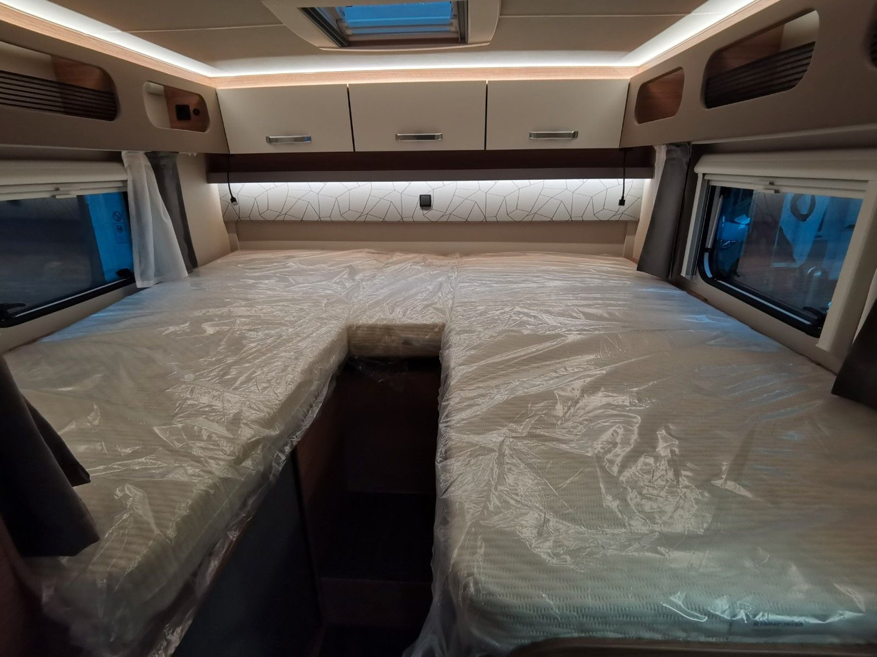 Camping-car profilé Weinsberg CARASUITE 700 MEG /155PS /EINZELBETTEN & HUBBETT: photos 18 Camping-car profilé Weinsberg CARASUITE 700 MEG /155PS /EINZELBETTEN & HUBBETT: photos 18