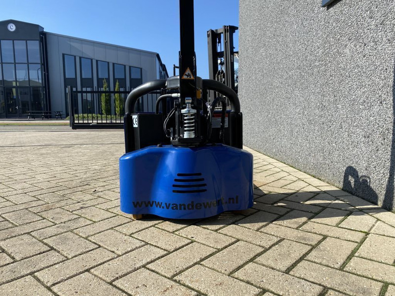 Electrische pallet truck HWE15 Nieuw elektrisch Lion accu HWE15 - Transpalette: photos 3 Electrische pallet truck HWE15 Nieuw elektrisch Lion accu HWE15 - Transpalette: photos 3