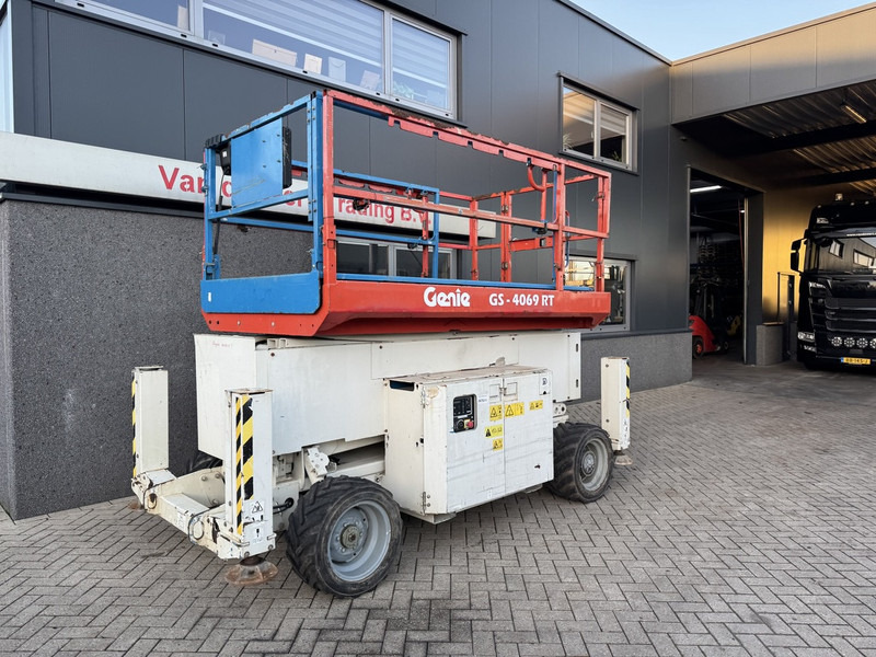 Genie GS 4069 RT Hoogwerker / Arbeitsbuhne 14mtr werkhoogte 4x4 Kubota DIESEL 2012 - Nacelle ciseaux: photos 2 Genie GS 4069 RT Hoogwerker / Arbeitsbuhne 14mtr werkhoogte 4x4 Kubota DIESEL 2012 - Nacelle ciseaux: photos 2