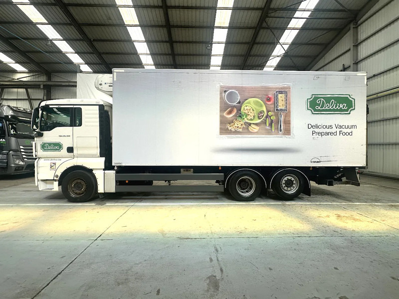 MAN TGX 26.360 steerable lift axles / hefbare stuurasen / essieux relevables directionnels - Camion frigorifique: photos 2 MAN TGX 26.360 steerable lift axles / hefbare stuurasen / essieux relevables directionnels - Camion frigorifique: photos 2