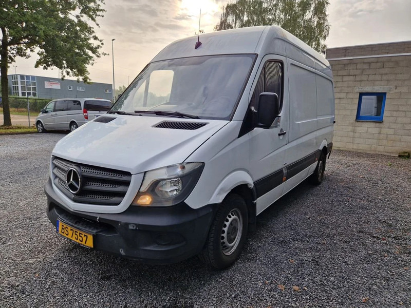 Mercedes-Benz Sprinter 314 AIRCO / MANUEL/ NOUVEAU MOTEUR 320000 km - Fourgon utilitaire: photos 3 Mercedes-Benz Sprinter 314 AIRCO / MANUEL/ NOUVEAU MOTEUR 320000 km - Fourgon utilitaire: photos 3