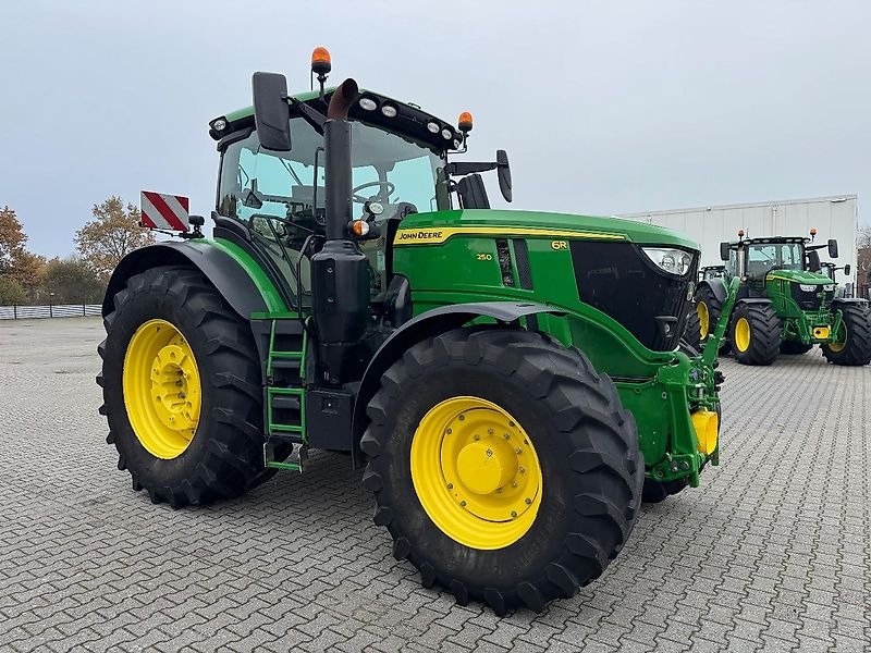 John Deere 6R250 AP 50KM COMMAND-PRO FH+FA 2022 2800 UUR!!! - Tracteur agricole: photos 3 John Deere 6R250 AP 50KM COMMAND-PRO FH+FA 2022 2800 UUR!!! - Tracteur agricole: photos 3