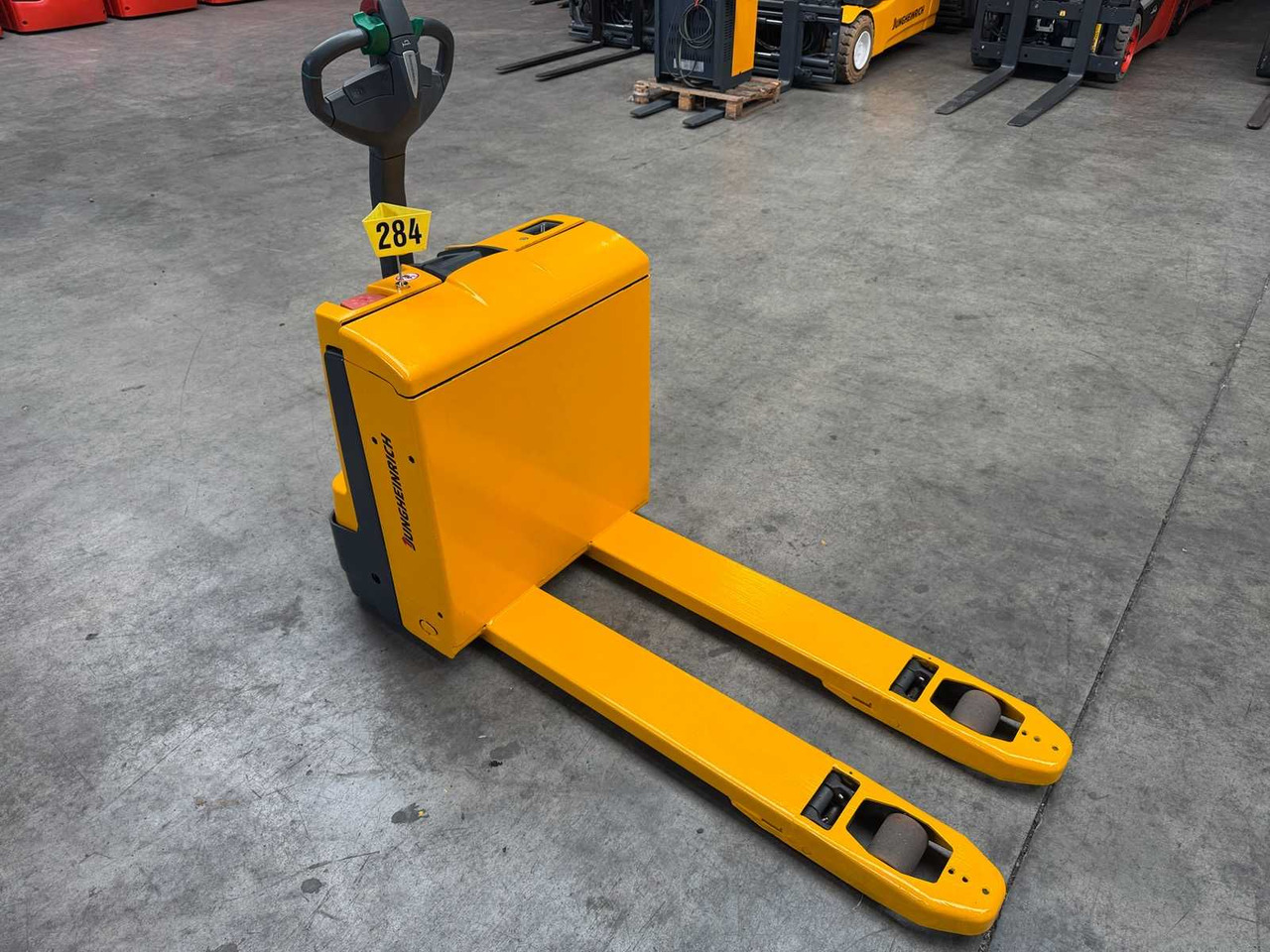10/2024 SERVICE+UVV 10/2026 JUNGHEINRICH EJE116 1,600KG PALLET TRUCK ANT 2,198 HOURS - Chariot élévateur: photos 2 10/2024 SERVICE+UVV 10/2026 JUNGHEINRICH EJE116 1,600KG PALLET TRUCK ANT 2,198 HOURS - Chariot élévateur: photos 2