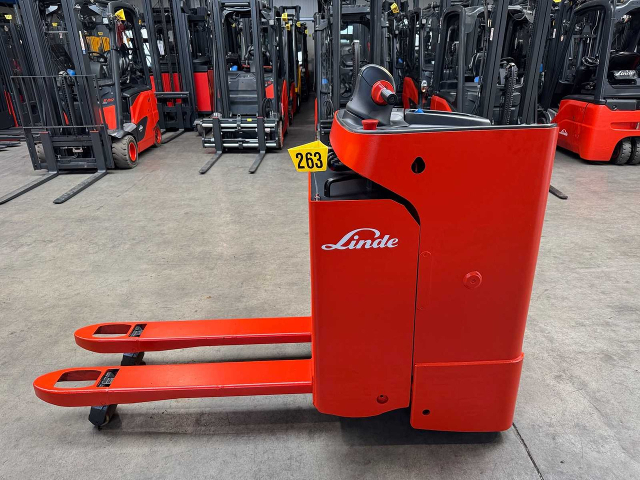 13/2024 SERVICE +UVV 10/2026 LINDE T20SF 2.000KG PALLET TRUCK ANT STACKER 3.098 HOURS - Chariot élévateur: photos 1 13/2024 SERVICE +UVV 10/2026 LINDE T20SF 2.000KG PALLET TRUCK ANT STACKER 3.098 HOURS - Chariot élévateur: photos 1