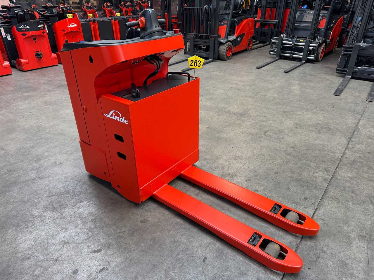 13/2024 SERVICE +UVV 10/2026 LINDE T20SF 2.000KG PALLET TRUCK ANT STACKER 3.098 HOURS - Chariot élévateur: photos 3 13/2024 SERVICE +UVV 10/2026 LINDE T20SF 2.000KG PALLET TRUCK ANT STACKER 3.098 HOURS - Chariot élévateur: photos 3