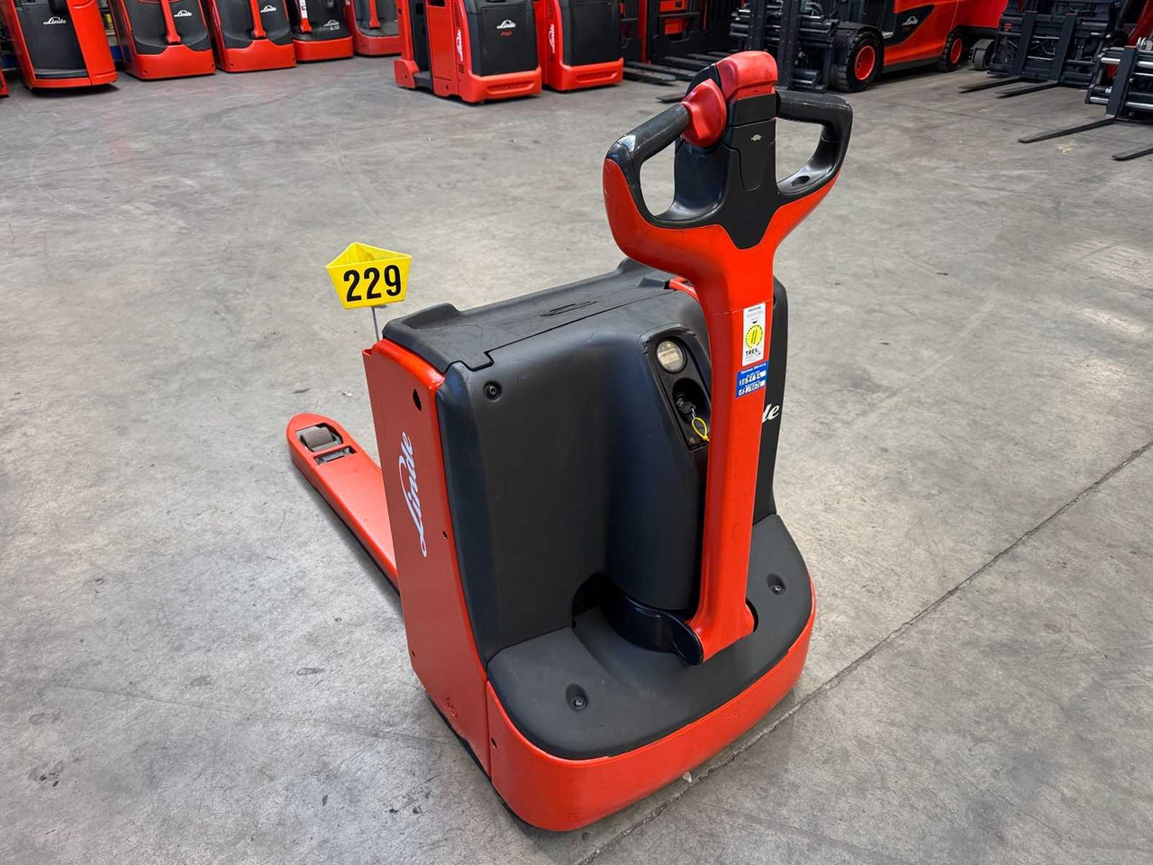 17/2024 LINDE T16 1,600KG PALLET TRUCK ANT STACKER INITIAL STROKE 1,691 HOURS - Chariot élévateur: photos 5 17/2024 LINDE T16 1,600KG PALLET TRUCK ANT STACKER INITIAL STROKE 1,691 HOURS - Chariot élévateur: photos 5