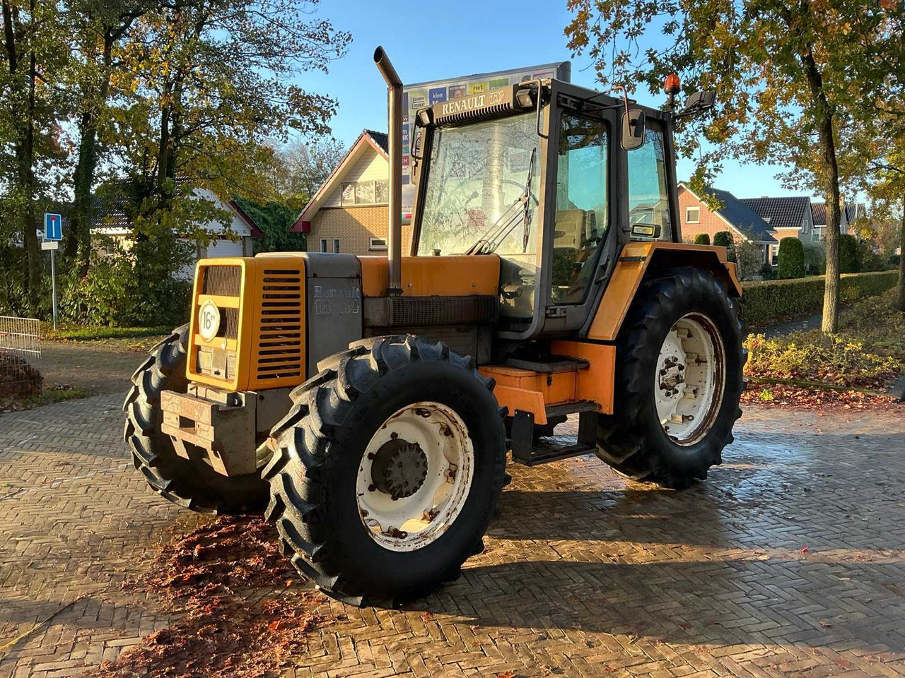 1987 RENAULT 133.14 ALL-WHEEL DRIVE FARM TRACTOR - Tracteur agricole: photos 1 1987 RENAULT 133.14 ALL-WHEEL DRIVE FARM TRACTOR - Tracteur agricole: photos 1