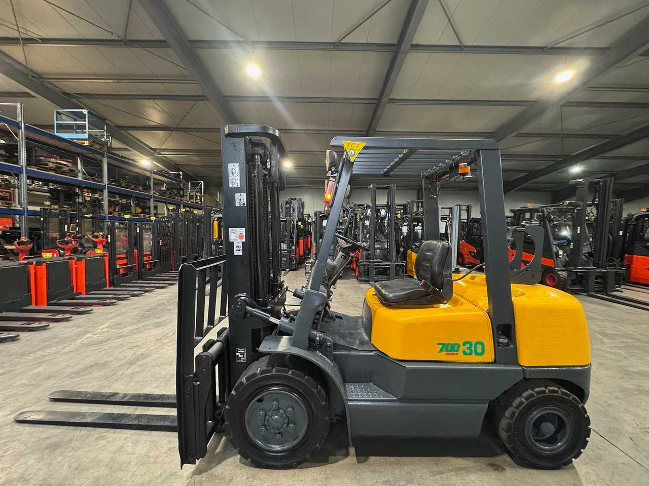 1992 SERVICE IN 415 HOURS TCM FG30N5 3,000KG GAS FORKLIFT FORKLIFT NISSAN ENGINE - Chariot élévateur: photos 1 1992 SERVICE IN 415 HOURS TCM FG30N5 3,000KG GAS FORKLIFT FORKLIFT NISSAN ENGINE - Chariot élévateur: photos 1