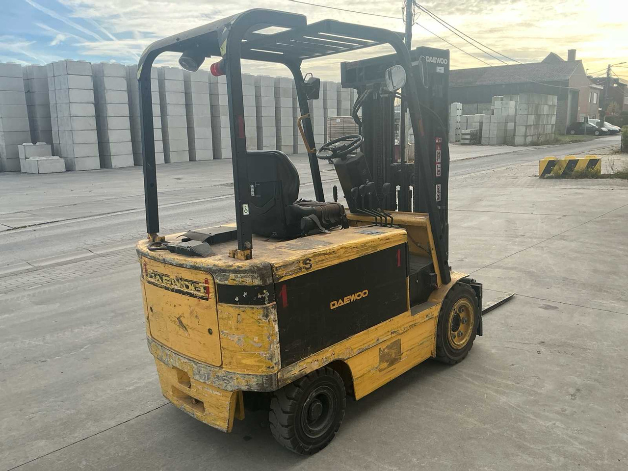 1998 DAEWOO B25S-2 FORKLIFT - Chariot élévateur: photos 3 1998 DAEWOO B25S-2 FORKLIFT - Chariot élévateur: photos 3