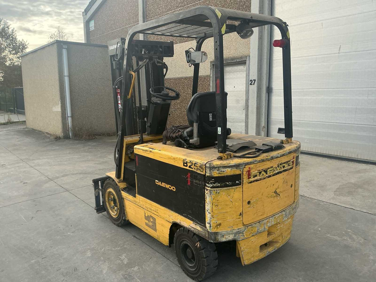 1998 DAEWOO B25S-2 FORKLIFT - Chariot élévateur: photos 2 1998 DAEWOO B25S-2 FORKLIFT - Chariot élévateur: photos 2