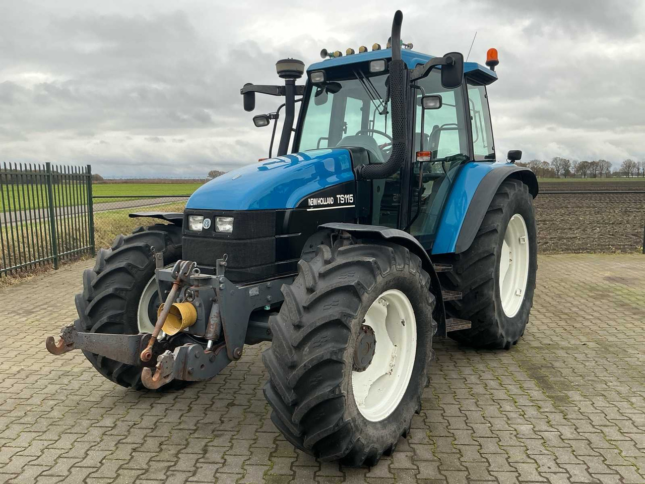 1998 NEW HOLLAND TS115 ALL-WHEEL DRIVE FARM TRACTOR - Tracteur agricole: photos 1 1998 NEW HOLLAND TS115 ALL-WHEEL DRIVE FARM TRACTOR - Tracteur agricole: photos 1