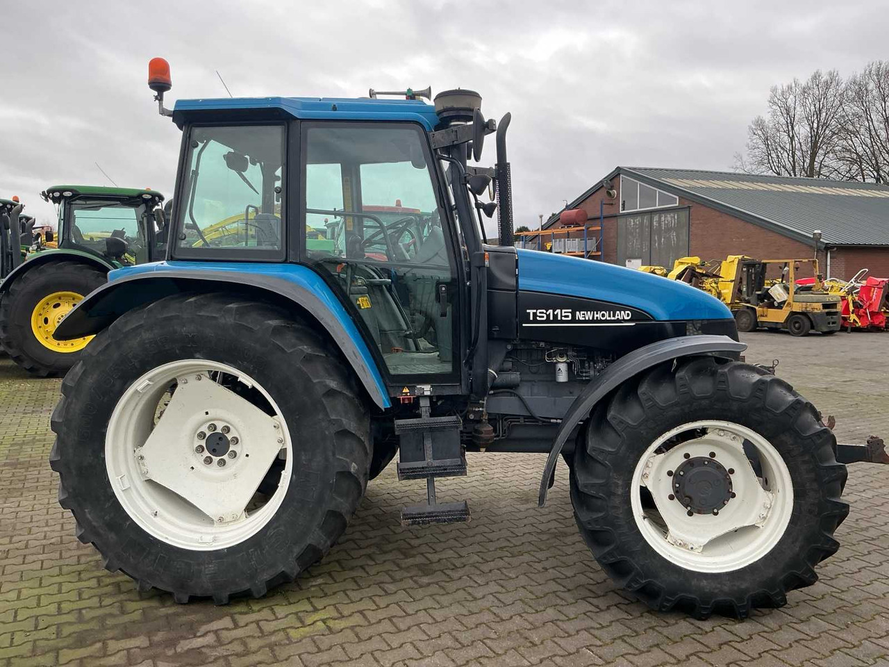 1998 NEW HOLLAND TS115 ALL-WHEEL DRIVE FARM TRACTOR - Tracteur agricole: photos 3 1998 NEW HOLLAND TS115 ALL-WHEEL DRIVE FARM TRACTOR - Tracteur agricole: photos 3