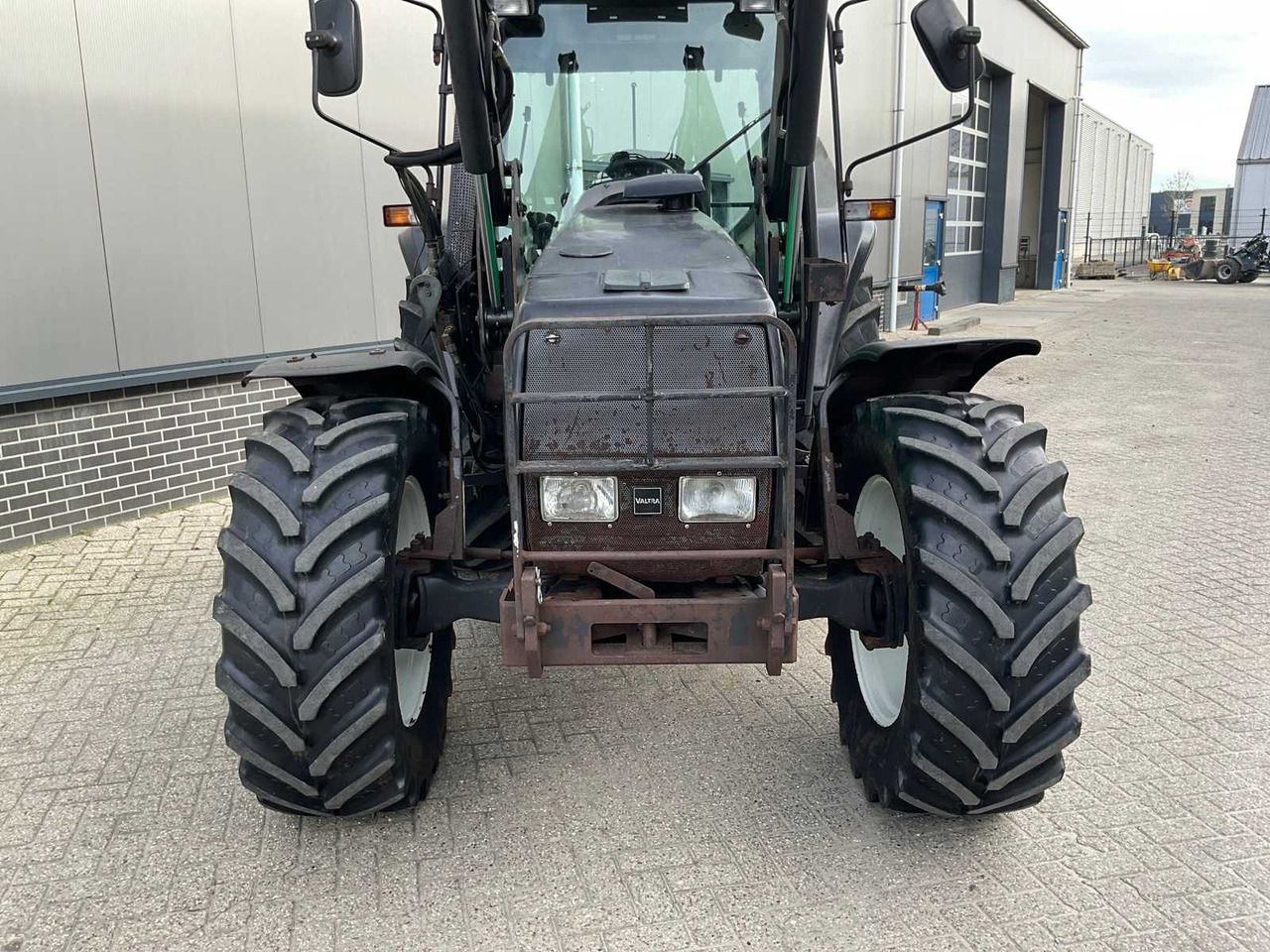 1999 VALTRA 6400 ALL-WHEEL DRIVE AGRICULTURAL TRACTOR - Tracteur agricole: photos 4 1999 VALTRA 6400 ALL-WHEEL DRIVE AGRICULTURAL TRACTOR - Tracteur agricole: photos 4