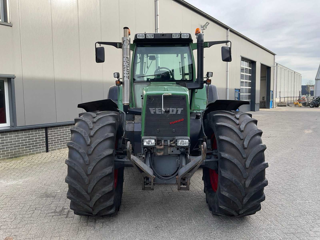 2000 FENDT FAVORIT 816 ALL-WHEEL DRIVE AGRICULTURAL TRACTOR - Tracteur agricole: photos 3 2000 FENDT FAVORIT 816 ALL-WHEEL DRIVE AGRICULTURAL TRACTOR - Tracteur agricole: photos 3