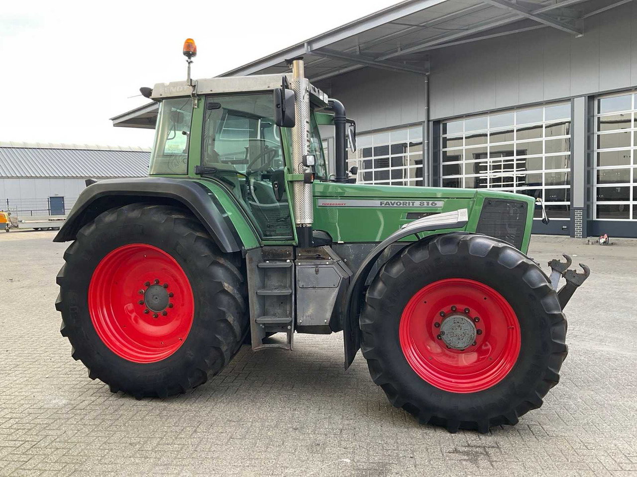 2000 FENDT FAVORIT 816 ALL-WHEEL DRIVE AGRICULTURAL TRACTOR - Tracteur agricole: photos 5 2000 FENDT FAVORIT 816 ALL-WHEEL DRIVE AGRICULTURAL TRACTOR - Tracteur agricole: photos 5