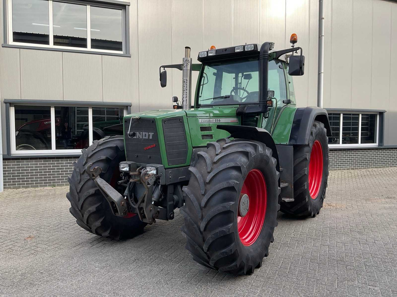 2000 FENDT FAVORIT 816 ALL-WHEEL DRIVE AGRICULTURAL TRACTOR - Tracteur agricole: photos 2 2000 FENDT FAVORIT 816 ALL-WHEEL DRIVE AGRICULTURAL TRACTOR - Tracteur agricole: photos 2