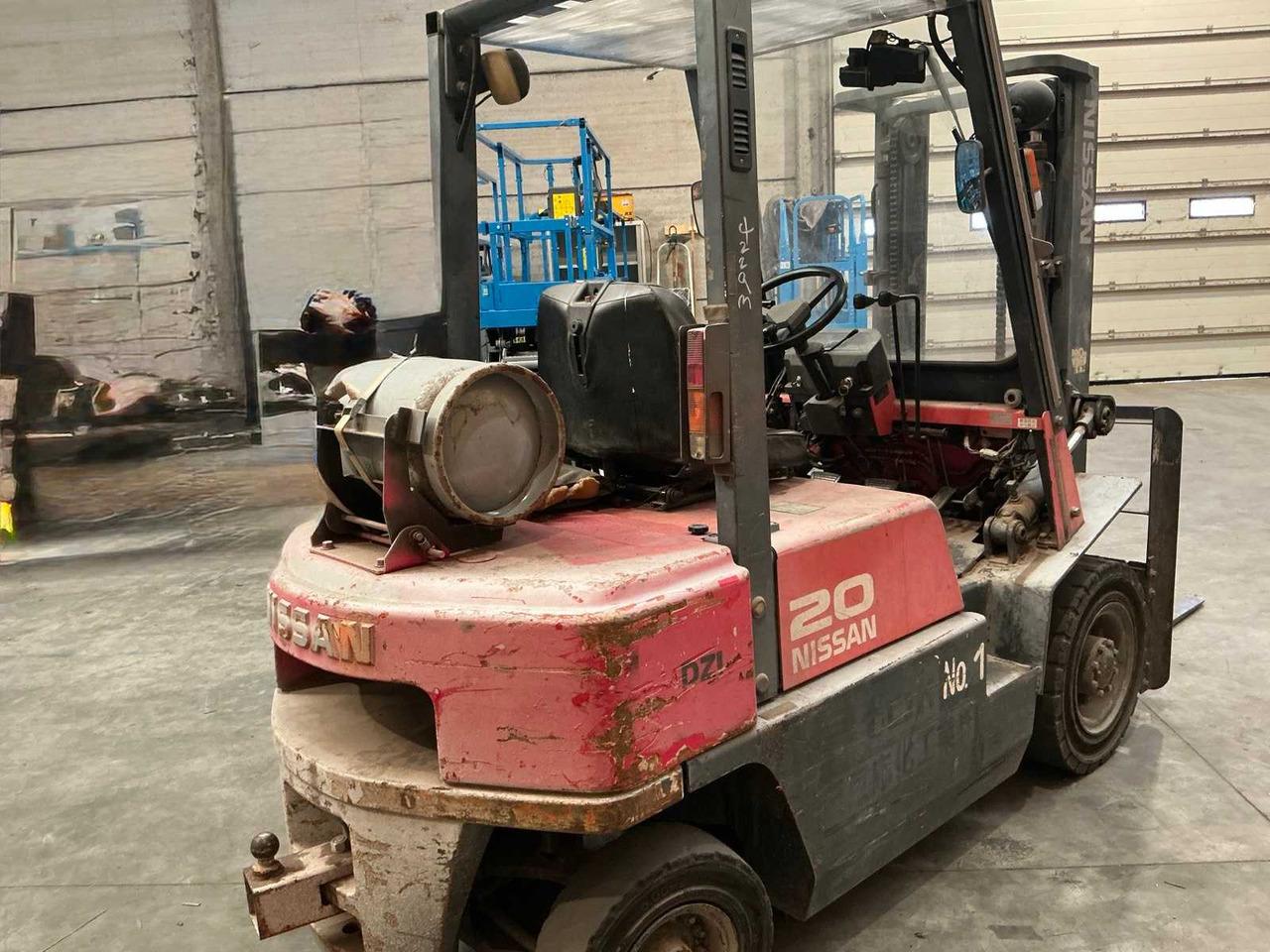 2000 NISSAN PJ02 FORKLIFT - Chariot élévateur: photos 5 2000 NISSAN PJ02 FORKLIFT - Chariot élévateur: photos 5