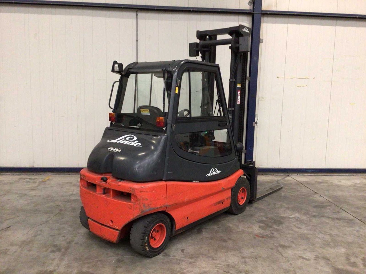 2003 LINDE E30 FORKLIFT - Chariot élévateur: photos 2 2003 LINDE E30 FORKLIFT - Chariot élévateur: photos 2