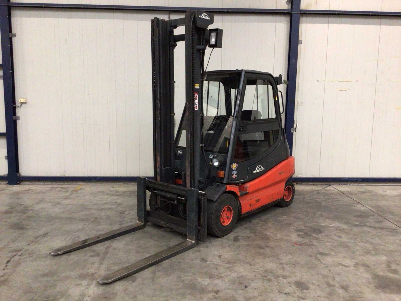 2003 LINDE E30 FORKLIFT - Chariot élévateur: photos 1 2003 LINDE E30 FORKLIFT - Chariot élévateur: photos 1