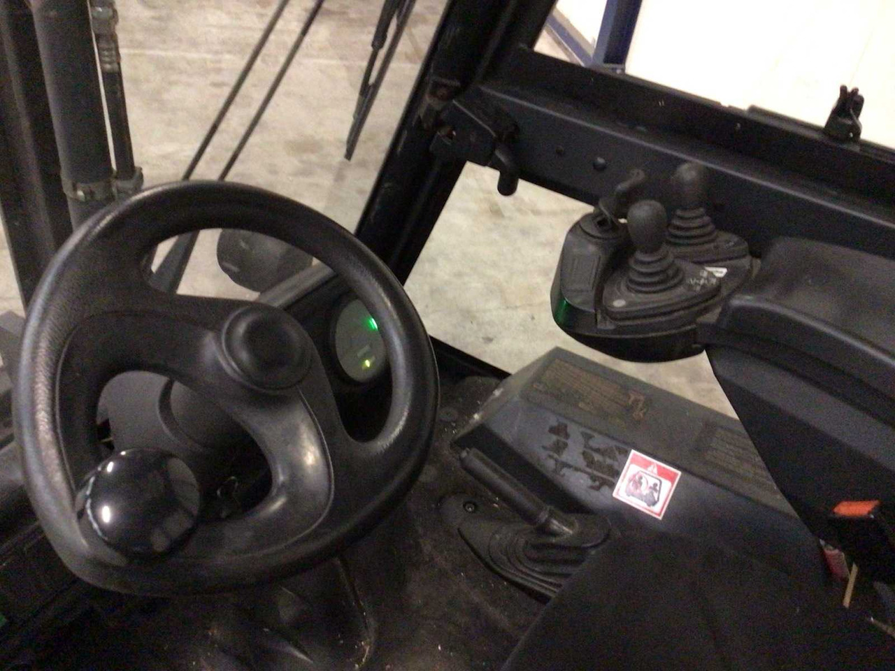 2003 LINDE E30 FORKLIFT - Chariot élévateur: photos 4 2003 LINDE E30 FORKLIFT - Chariot élévateur: photos 4