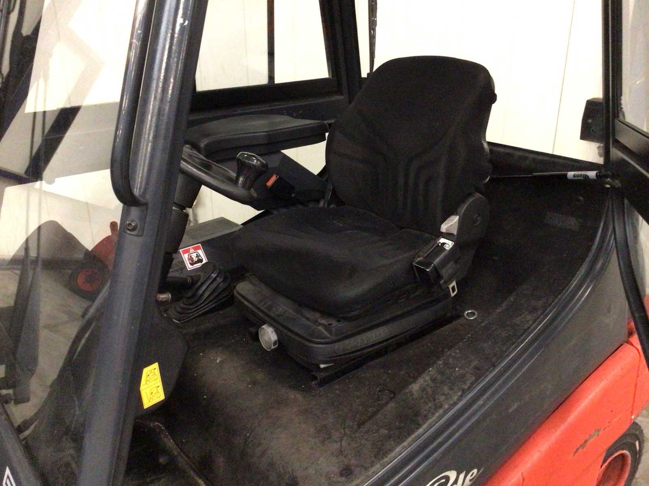 2003 LINDE E30 FORKLIFT - Chariot élévateur: photos 3 2003 LINDE E30 FORKLIFT - Chariot élévateur: photos 3