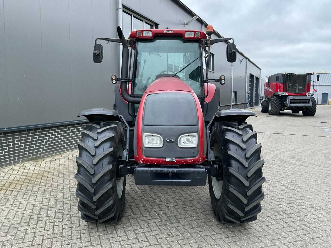 2004 VALTRA T120 ALL-WHEEL DRIVE FARM TRACTOR - Tracteur agricole: photos 3 2004 VALTRA T120 ALL-WHEEL DRIVE FARM TRACTOR - Tracteur agricole: photos 3