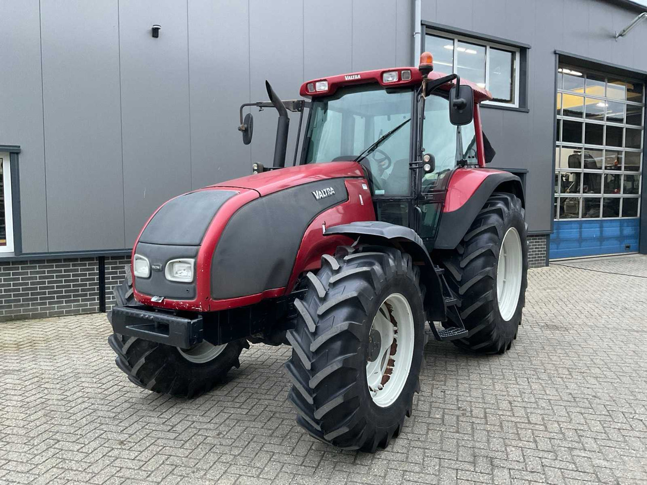 2004 VALTRA T120 ALL-WHEEL DRIVE FARM TRACTOR - Tracteur agricole: photos 2 2004 VALTRA T120 ALL-WHEEL DRIVE FARM TRACTOR - Tracteur agricole: photos 2