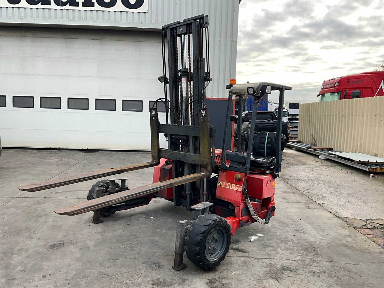 2005 MOFFET CAGE M3-20.4 TAKEAWAY FORKLIFT - Chariot élévateur: photos 2 2005 MOFFET CAGE M3-20.4 TAKEAWAY FORKLIFT - Chariot élévateur: photos 2