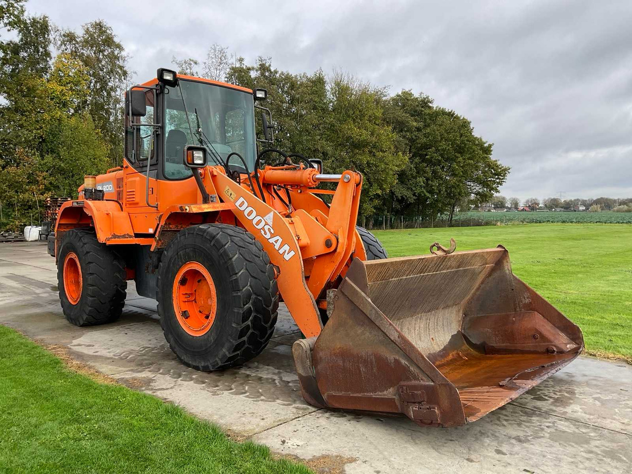 2011 DOOSAN DL200 SHOVEL - Chargeuse sur pneus: photos 3 2011 DOOSAN DL200 SHOVEL - Chargeuse sur pneus: photos 3
