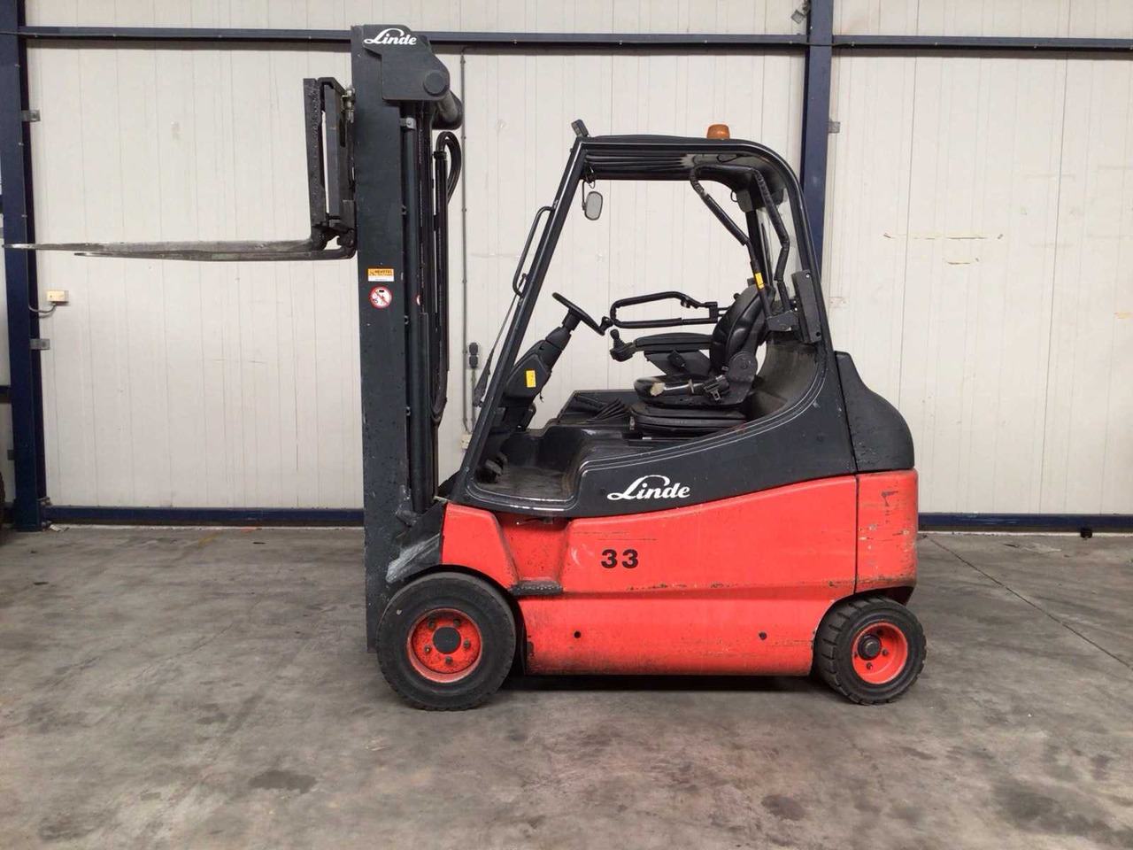 2011 LINDE E30-03/600 FORKLIFT - Chariot élévateur: photos 5 2011 LINDE E30-03/600 FORKLIFT - Chariot élévateur: photos 5