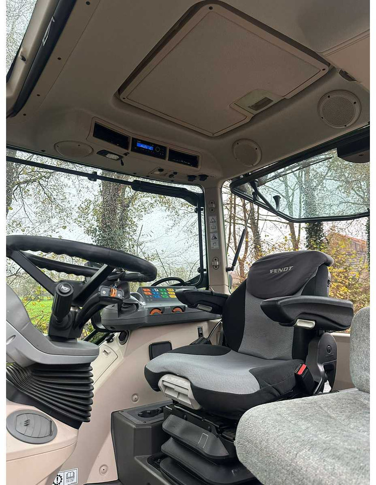 2015 FENDT 312 VARIO S4 ALL-WHEEL DRIVE FARM TRACTOR - Tracteur agricole: photos 4 2015 FENDT 312 VARIO S4 ALL-WHEEL DRIVE FARM TRACTOR - Tracteur agricole: photos 4