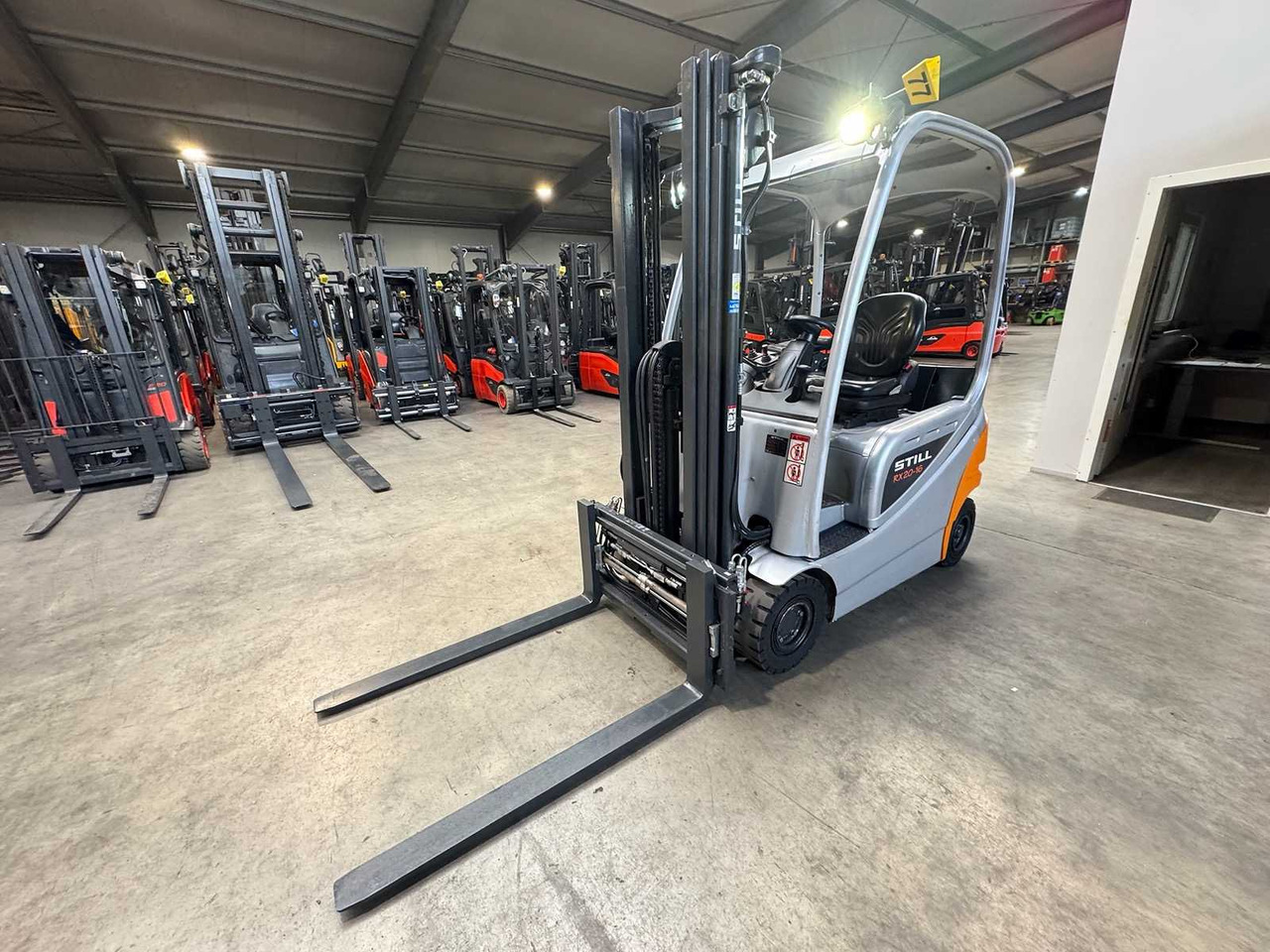 2016 SERVICE + UVV 09/2026 STILL RX20-16P 1.600KG TRIPLEX 490CM 3.+4. VALVE FORK ADJUSTER ELECTRIC FORKLIFT 6.167 HOURS - Chariot élévateur: photos 1 2016 SERVICE + UVV 09/2026 STILL RX20-16P 1.600KG TRIPLEX 490CM 3.+4. VALVE FORK ADJUSTER ELECTRIC FORKLIFT 6.167 HOURS - Chariot élévateur: photos 1