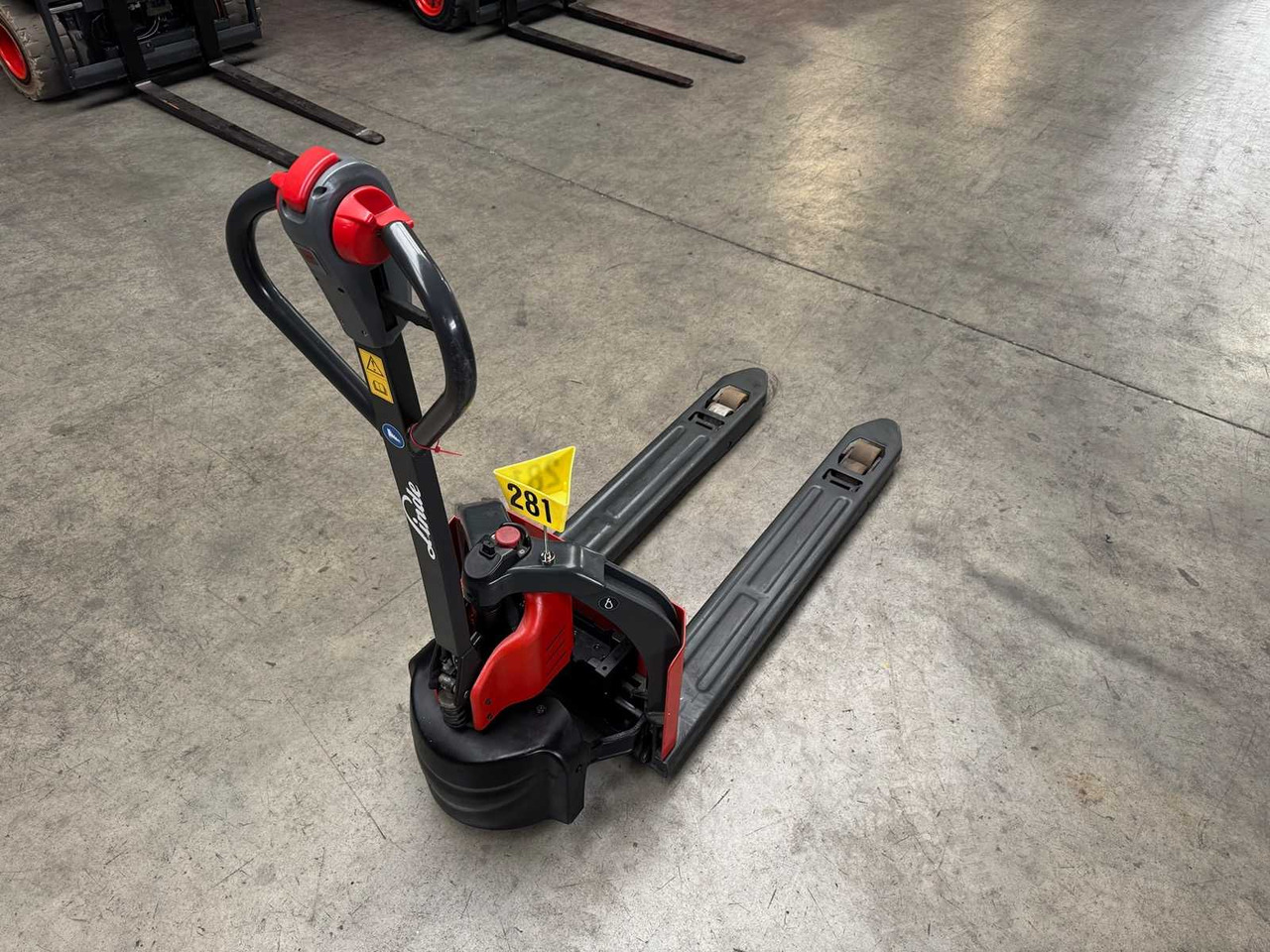 2022 SERVICE +UVV 09/2026 LINDE MT12 1.200KG PALLET TRUCK ANT 225 HOURS - Chariot élévateur: photos 3 2022 SERVICE +UVV 09/2026 LINDE MT12 1.200KG PALLET TRUCK ANT 225 HOURS - Chariot élévateur: photos 3