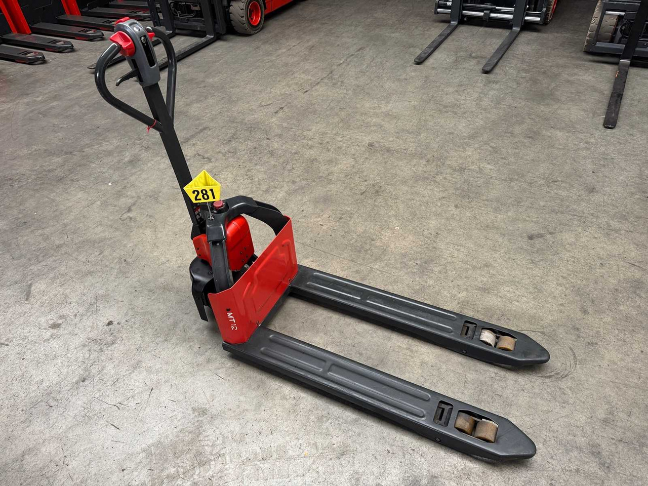 2022 SERVICE +UVV 09/2026 LINDE MT12 1.200KG PALLET TRUCK ANT 225 HOURS - Chariot élévateur: photos 1 2022 SERVICE +UVV 09/2026 LINDE MT12 1.200KG PALLET TRUCK ANT 225 HOURS - Chariot élévateur: photos 1