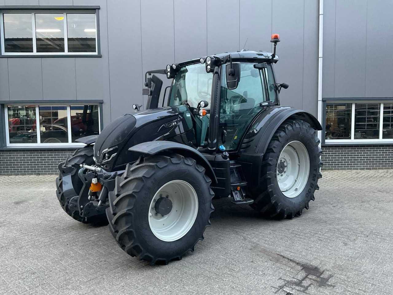 2022 VALTRA N155 ECOPOWER DIRECT SMARTTOUCH ALL-WHEEL DRIVE FARM TRACTOR - Tracteur agricole: photos 1 2022 VALTRA N155 ECOPOWER DIRECT SMARTTOUCH ALL-WHEEL DRIVE FARM TRACTOR - Tracteur agricole: photos 1