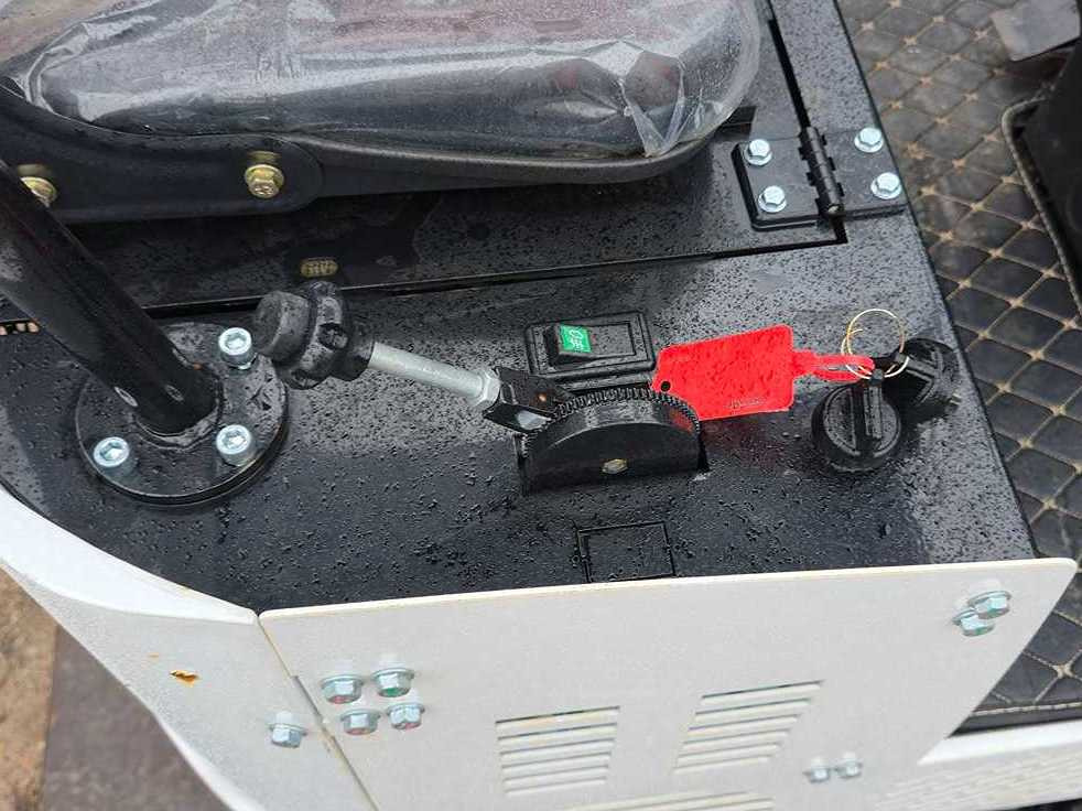 Mini pelle 2025 - JPC - KV12 - WHITE - MINI EXCAVATOR: photos 9 Mini pelle 2025 - JPC - KV12 - WHITE - MINI EXCAVATOR: photos 9