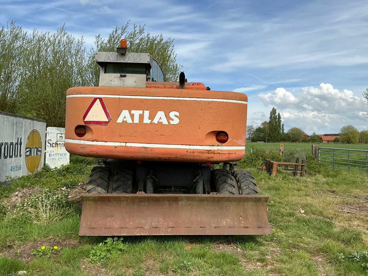 ATLAS 1504 - Pelle sur pneus: photos 4 ATLAS 1504 - Pelle sur pneus: photos 4