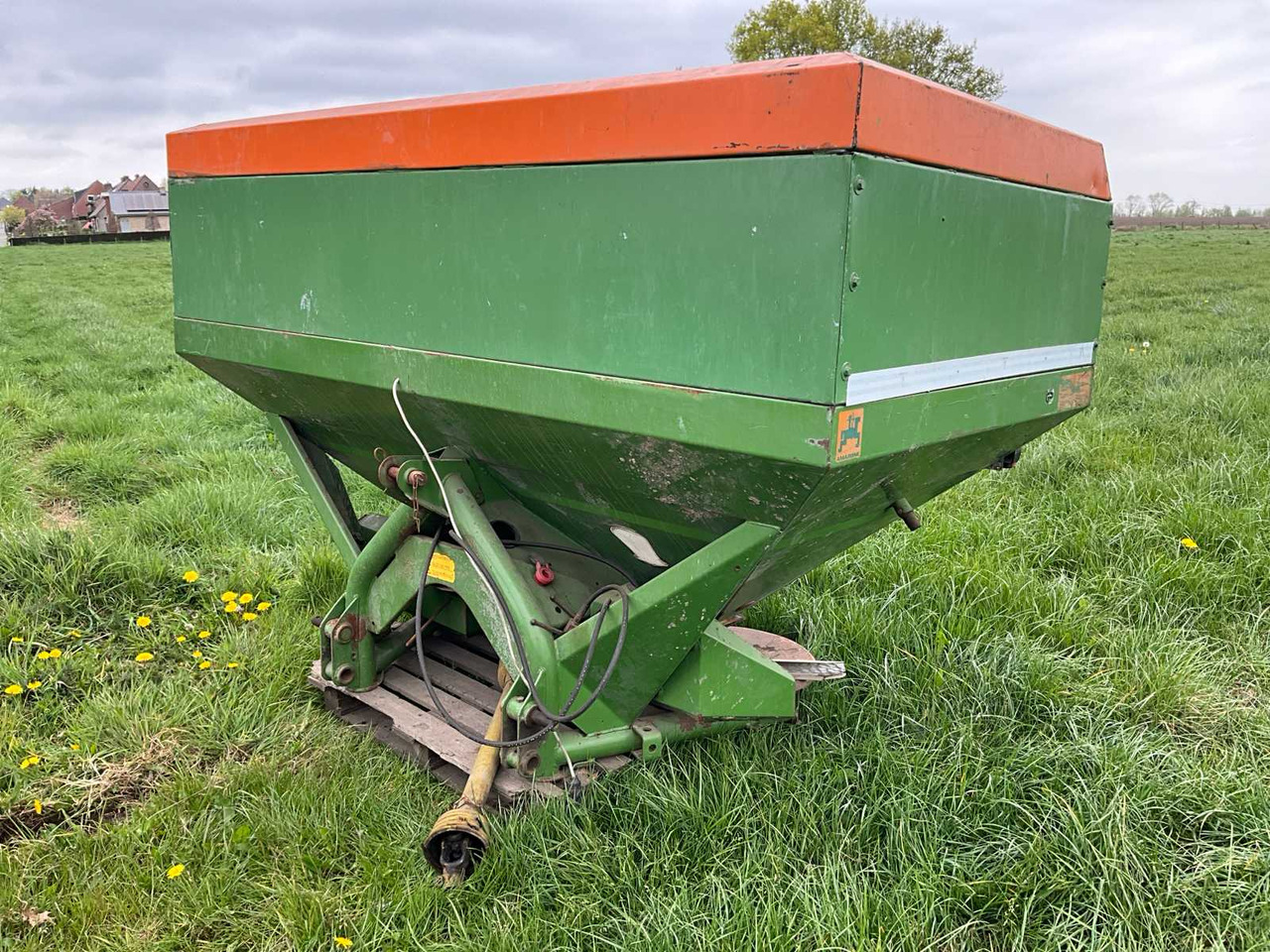 Amazone ZA-U1501 - Distributeur d'engrais: photos 1 Amazone ZA-U1501 - Distributeur d'engrais: photos 1