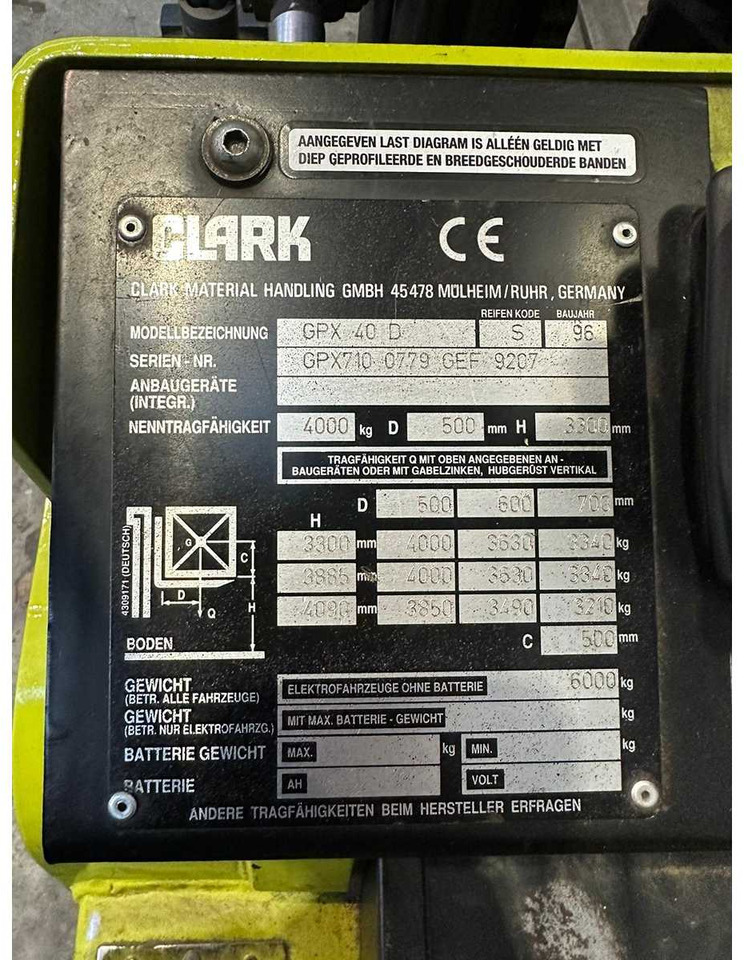 CLARK - GPX 40 D - FORKLIFT TRUCKS - 1996 - Chariot élévateur: photos 4 CLARK - GPX 40 D - FORKLIFT TRUCKS - 1996 - Chariot élévateur: photos 4