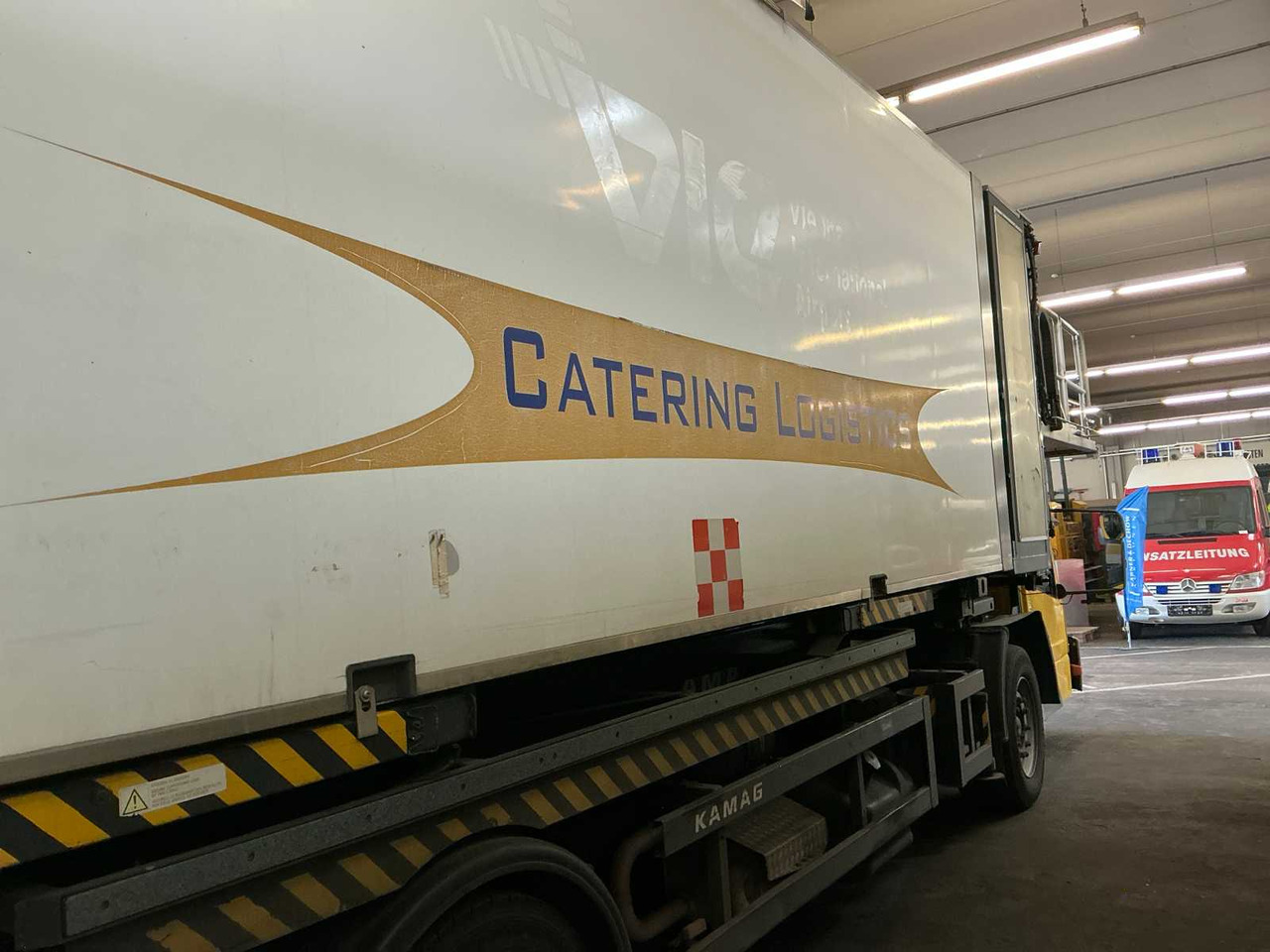 2001 MERCEDES-BENZ WBC22 CATERING TRUCK - Camion: photos 3 2001 MERCEDES-BENZ WBC22 CATERING TRUCK - Camion: photos 3