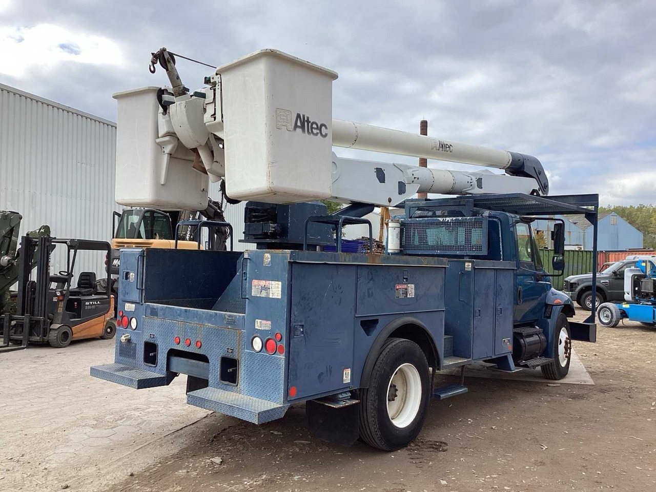 2005 INTERNATIONAL 4300 SBA 4X2 TRUCK-MOUNTED BOOM LIFT - Camion: photos 3 2005 INTERNATIONAL 4300 SBA 4X2 TRUCK-MOUNTED BOOM LIFT - Camion: photos 3