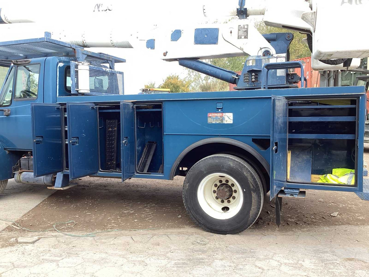 2005 INTERNATIONAL 4300 SBA 4X2 TRUCK-MOUNTED BOOM LIFT - Camion: photos 5 2005 INTERNATIONAL 4300 SBA 4X2 TRUCK-MOUNTED BOOM LIFT - Camion: photos 5